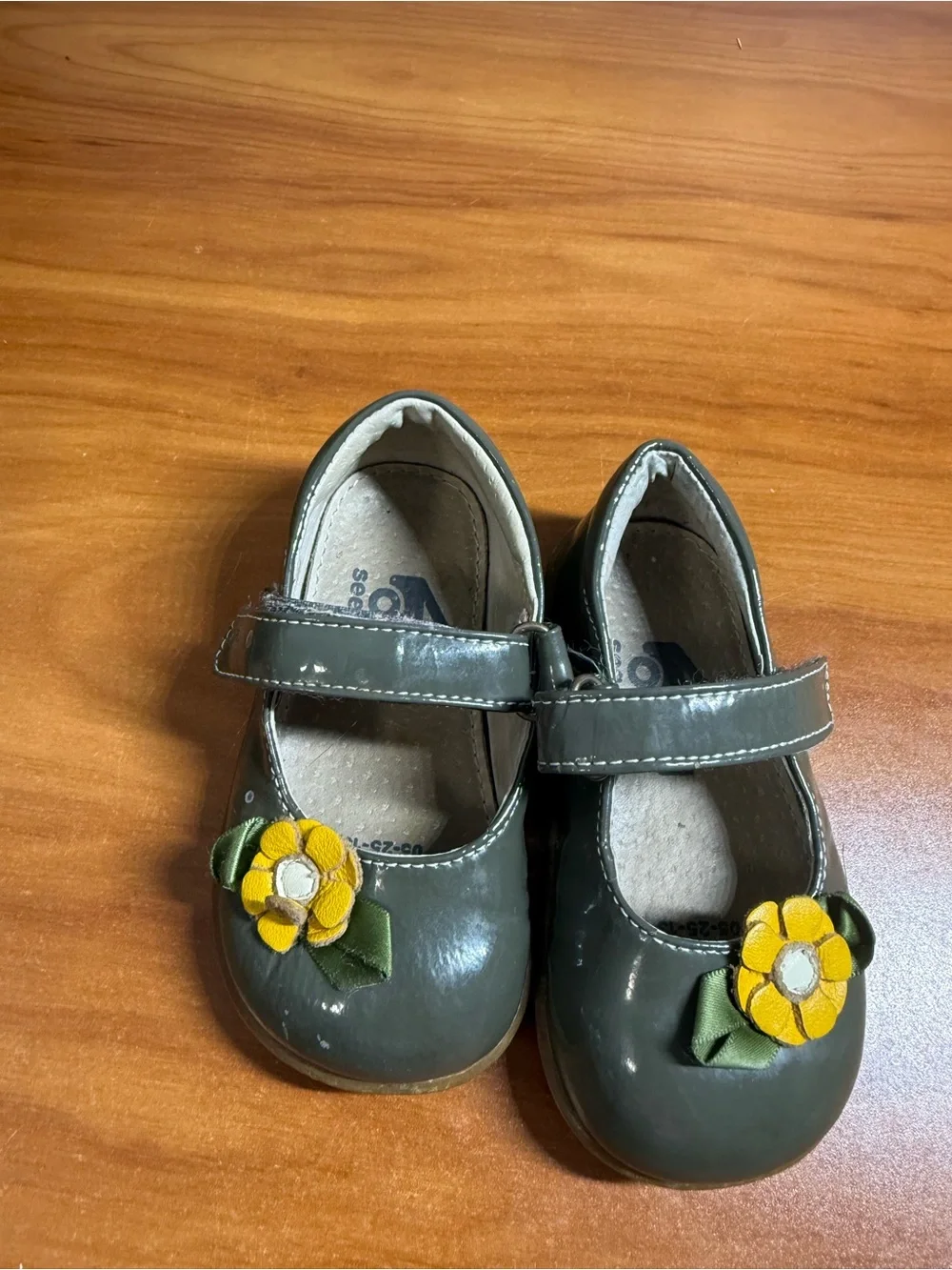 See Kai Run Girls Olive Green Flower Mary Jane Shoe Flat Toddler Girls 5